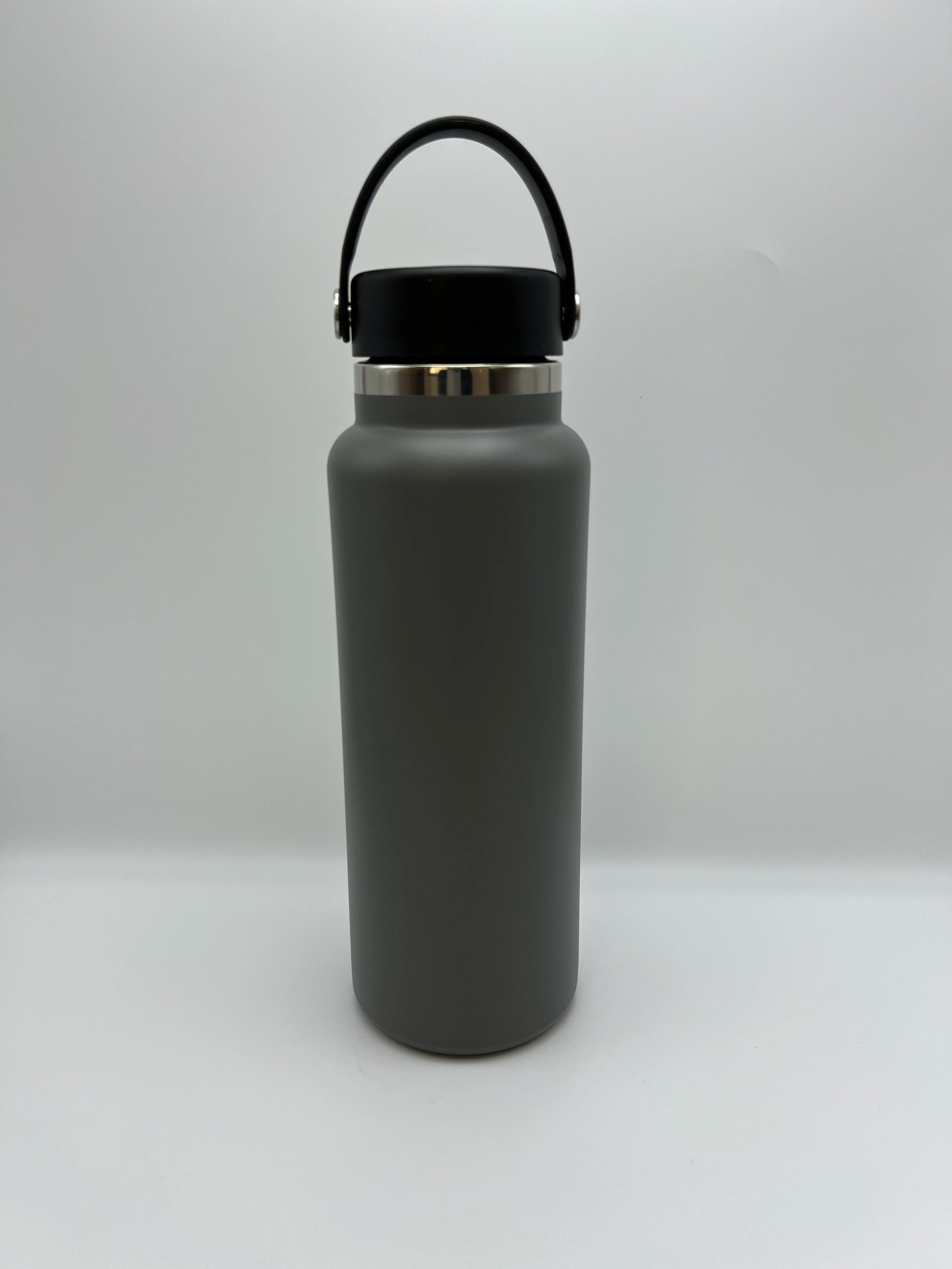 32-ounce stainless steel insulated office water cup, portable with a handle, vacuum-insulated, and leak-proof